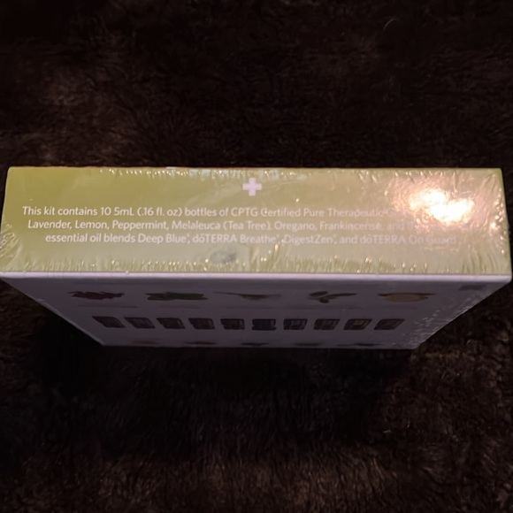 NWOT 💜Doterra Family Essential Kit💜 🆕 💜 10 Essential Oils. Kit DISCONTINUED. - Picture 5 of 7
